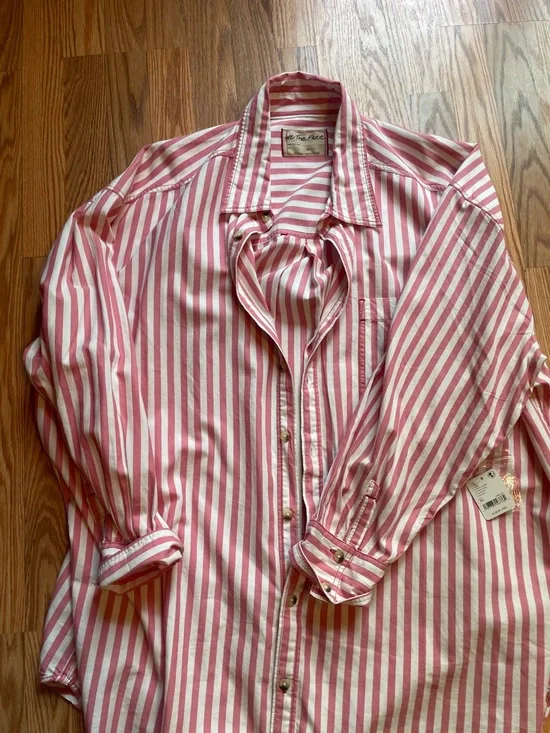 NWT We The Free Pink and White Striped oversized button down - Picture 4 of 4